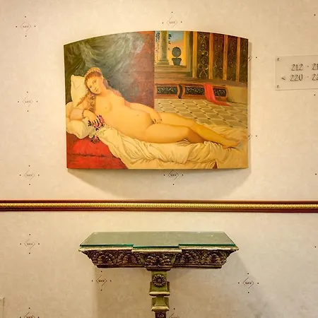 Отель Romana 4*